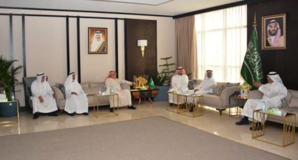 رئيس بلدية القطيف يبحث مقترحات الأهالي