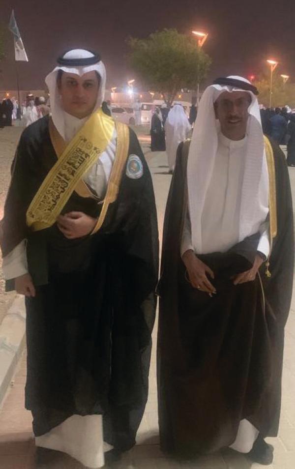 .. و'العنزي' يحتفل بتخرج ابنه