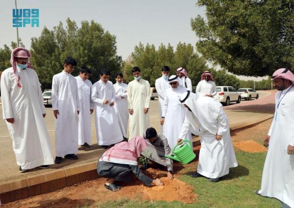 إطلاق مبادرة التشجير في الأسياح