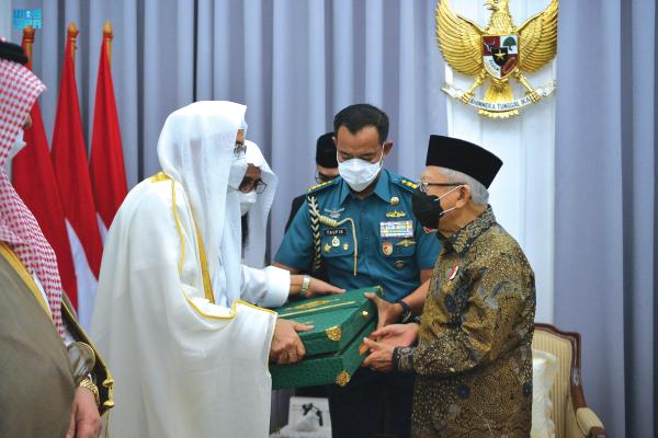 استعراض جهود العمل الإسلامي مع إندونيسيا