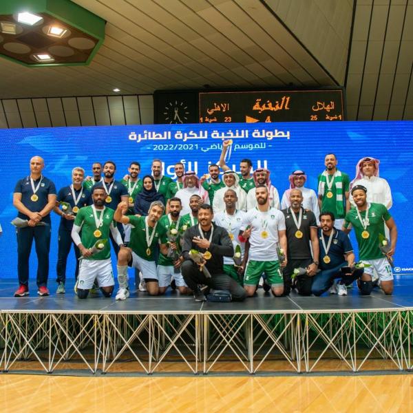 طائرة القلعة.. تكوش على الألقاب.!