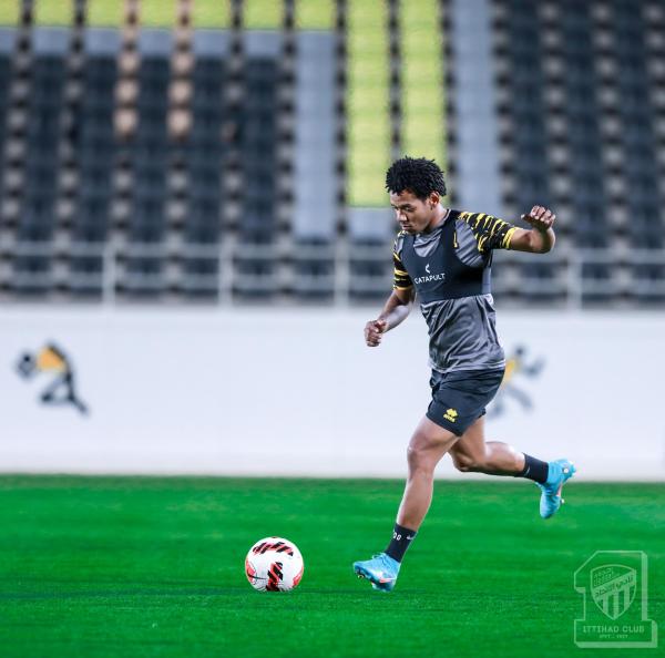 هنريكي.. يورط كوزمين قبل الفيحاء