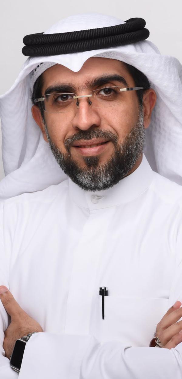 وسائل التواصل رفعت بعض دخلاء الأدب وحققت لهم الشهرة