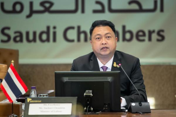 وزير العمل التايلاندي: سعداء بعودة العلاقات مع المملكة