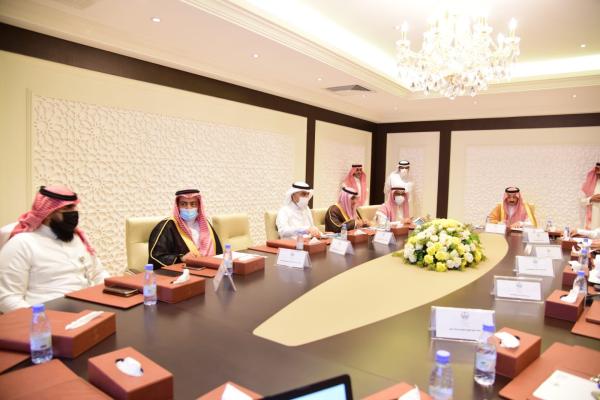 محافظ الأحساء يوجه بنشر الوعي المروري