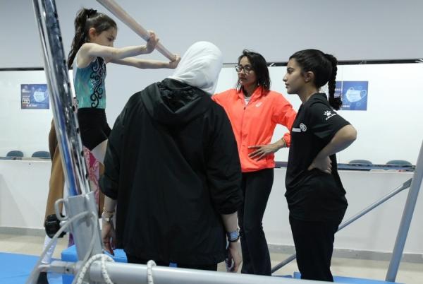 سارة الصالح أول مدربة سعودية في الجمباز