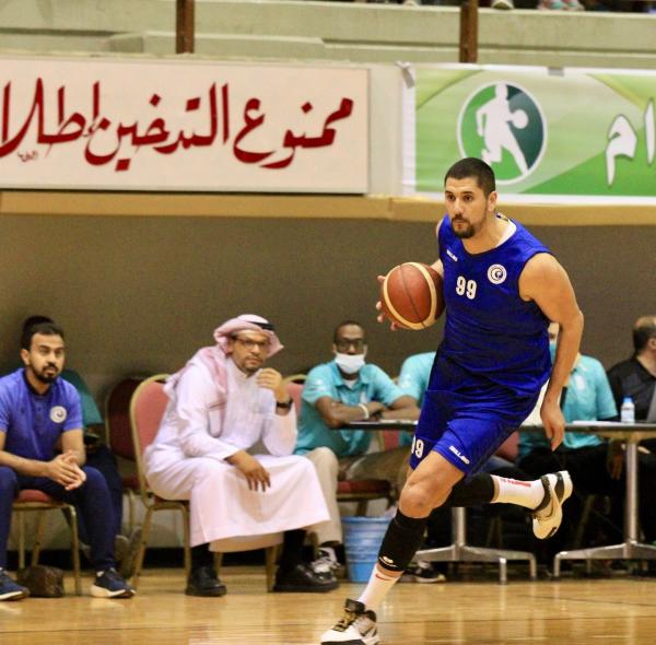 الاتحادوالهلال.. صراع على اللقب