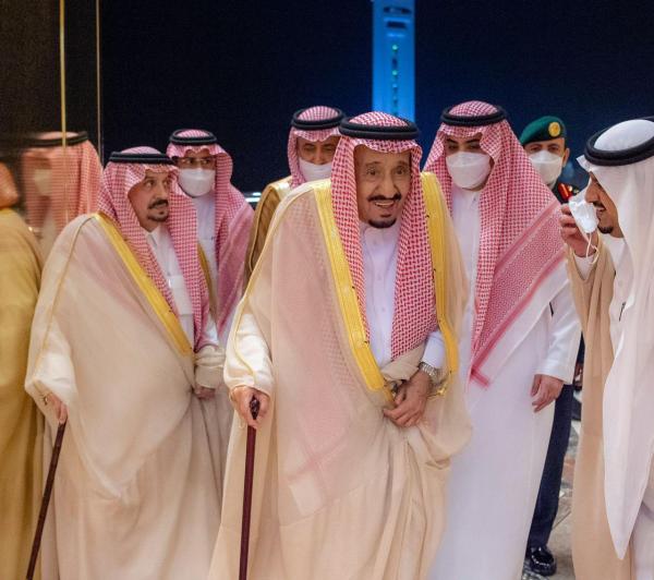 خادم الحرمين الشريفين يصل جدة قادما من الرياض