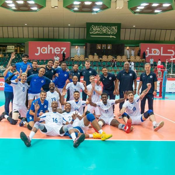 طائرة الهلال تشع في الصدارة