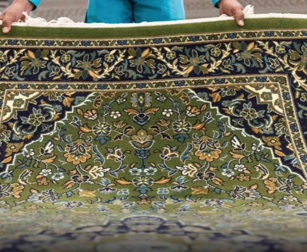 25 ألف سجادة فاخرة بالمسجد الحرام