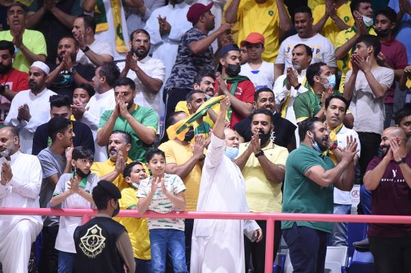 أمواج الخليج تغلق أبواب الأكاديمية!