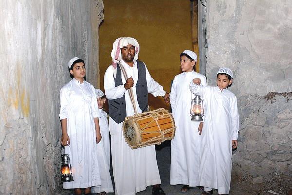 «المسحر».. مهنة موسمية لا تنقرض