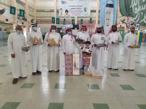 هدايا رمضانية للمعلمين والطلاب بصفوى