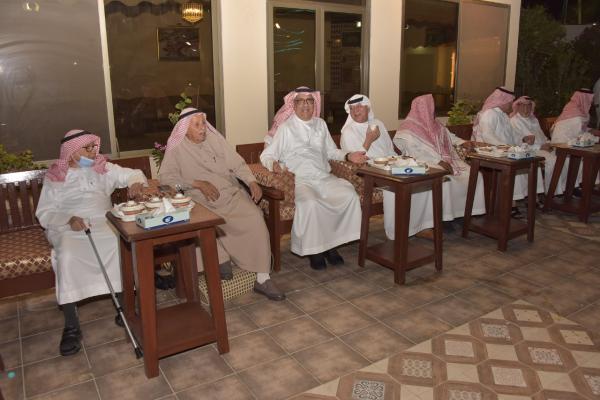 «مجلس الفرج».. روابط أخوية وإثراء معرفي