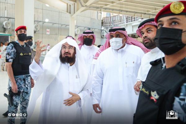 «السديس» يقف على تشغيل البوابات الجنوبية بمبنى المطاف