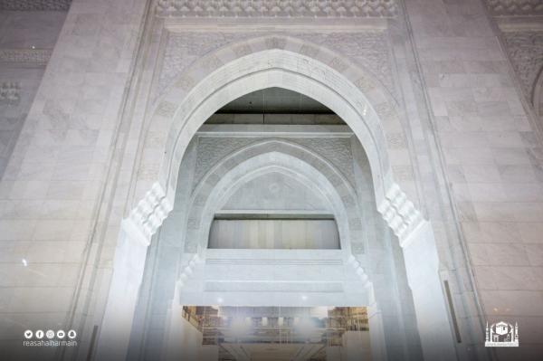 «السديس» يقف على تشغيل البوابات الجنوبية بمبنى المطاف