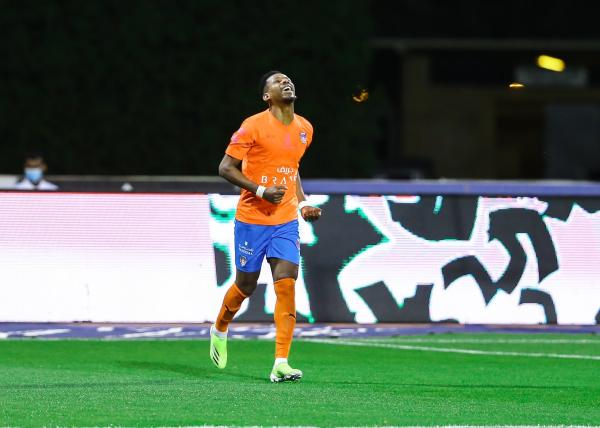 الفيحاء يلحق بالهلال في نهائي كأس الملك