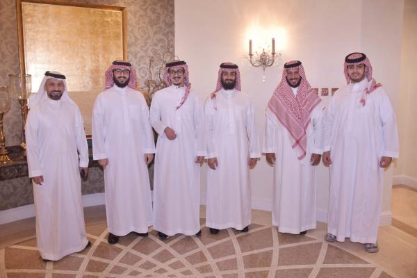 مجلس عايض القحطاني.. أجواء ودية ومعرفية متجذرة في الأصالة