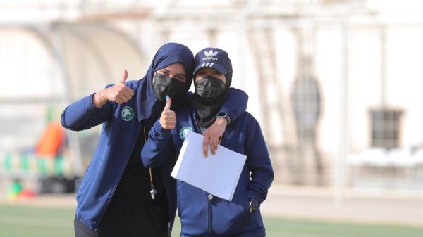 اختتام دورة مدربي اللياقة البدنية لحكمات القدم