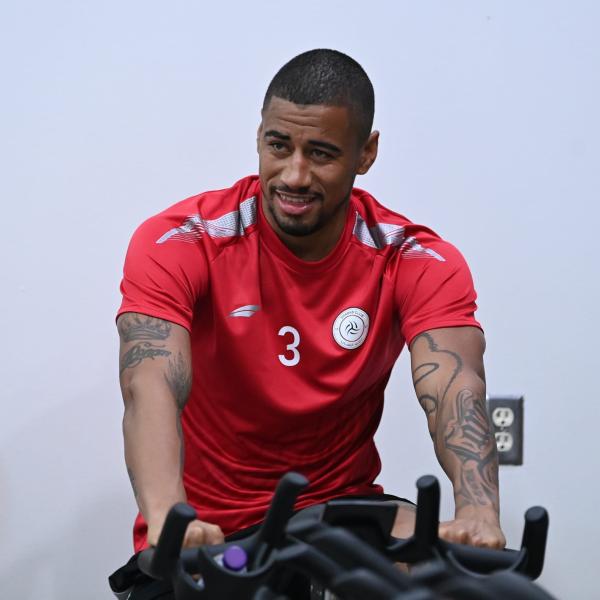 الشباب يواصل استعداداته للهندي