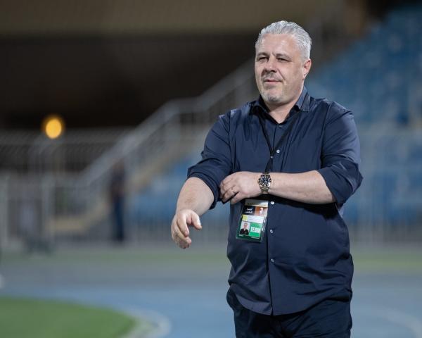 الليوث.. يخشون غموض «الضيف»