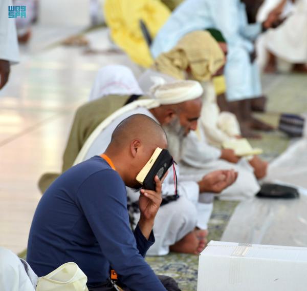 المسجد النبوي.. أجواء روحانية مفعمة بالإيمان