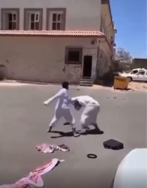 ضبط 3 مواطنين بخميس مشيط بسبب مشاجرة