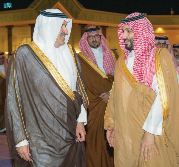 ولي العهد يستقبل العلماء وجمعا من المواطنين بقصر طيبة