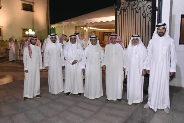 مجلس الجميح.. تآلف مجتمعي ونقاشات بناءة