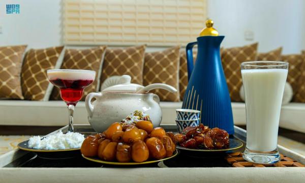 40 نوعا من التمور تثري موائد الصائمين في تبوك