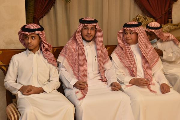 مجلس سالم بالحمر.. تعاون بناء وتواصل