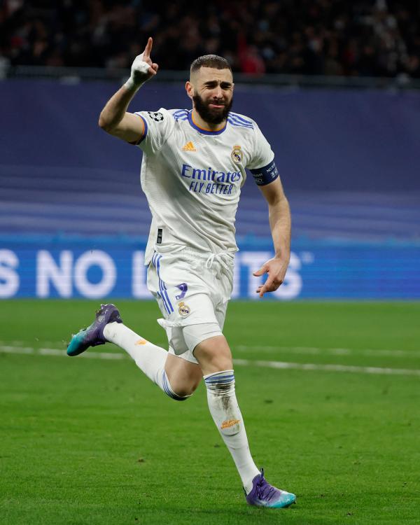 بنزيمة ينقذ ريال مدريد ويطيح بتشيلسي