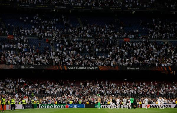 جماهير فرانكفورت تخدع برشلونة!