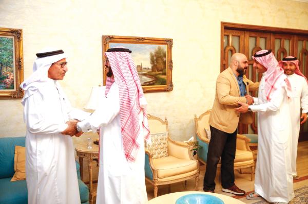 مجلس العفالق..أجواء ودية متعطرة بنفحات الإيمان