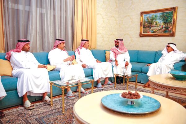 مجلس العفالق..أجواء ودية متعطرة بنفحات الإيمان