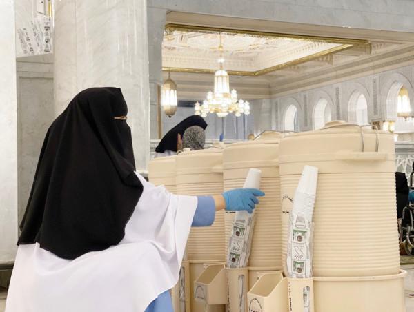 3 ملايين لتر زمزم لقاصدات المسجد الحرام