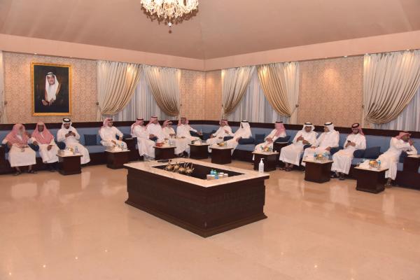مجلس الدوسري..جسر تواصل بين الأجيال المختلفة