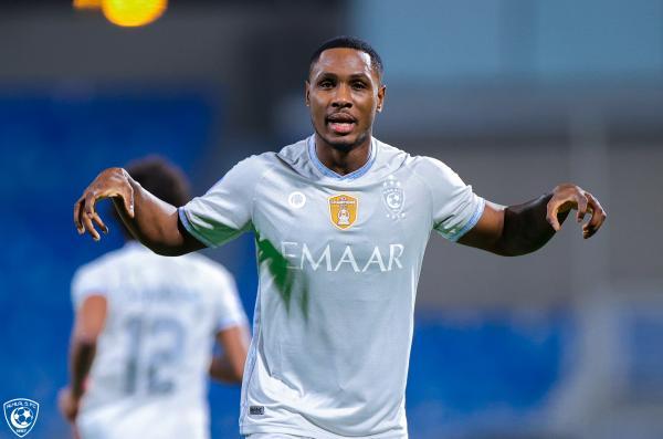 الهلال يكتفي بثلاثية أمام استقلول