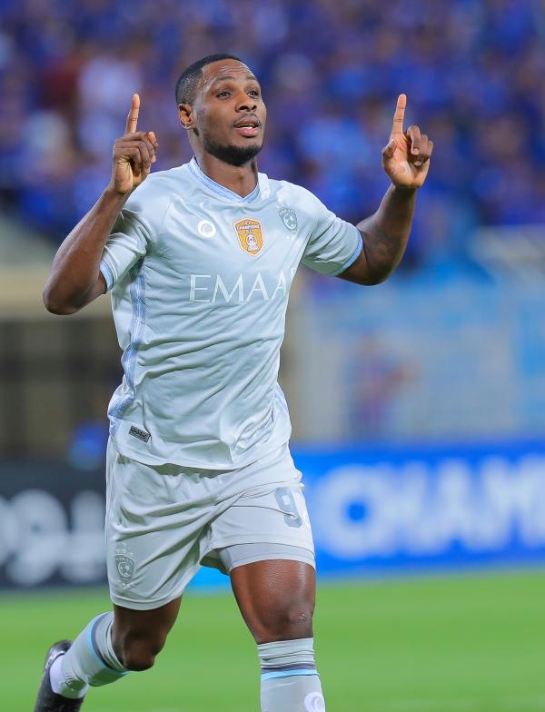 الهلال أول المتأهلين