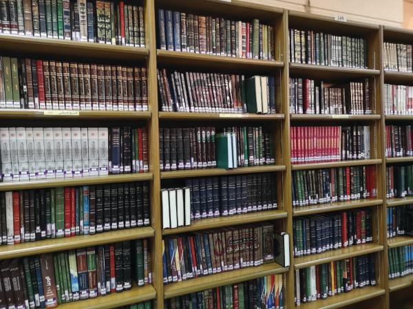 بـ23 لغة.. 180 ألف كتاب متنوع بمكتبة المسجد النبوي