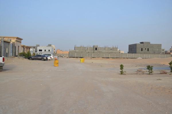 حي الصقور.. 15 عاما بلا خدمات