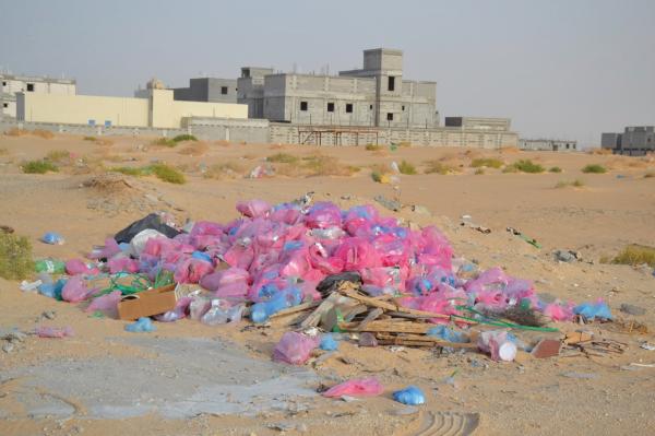 حي الصقور.. 15 عاما بلا خدمات