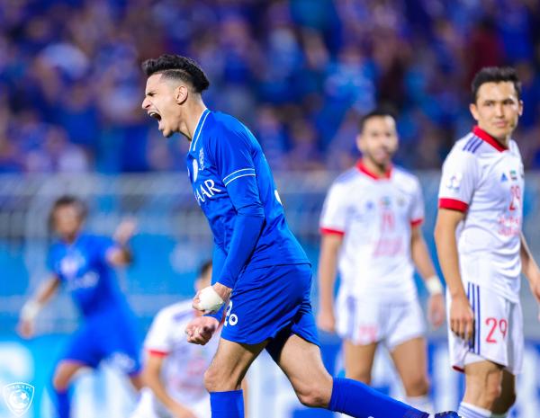 الهلال يحبط مفاجأة الشارقة