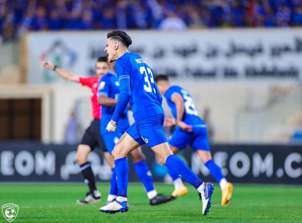 الهلال يحبط مفاجأة الشارقة