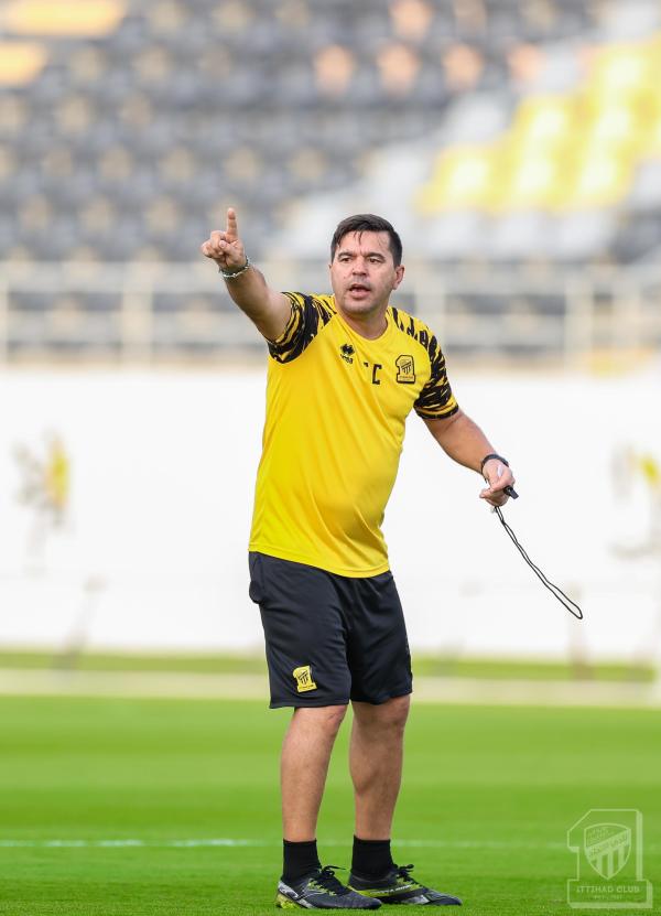 الاتحاد يقترب من التجديد لكوزمين