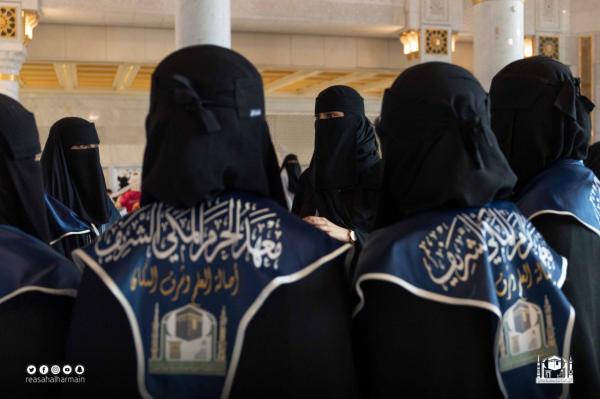 5 عناصر لتمكين المرأة بالمسجد الحرام