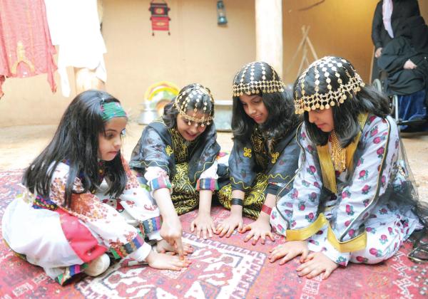 «الطعام والأزياء».. إبداع نسائي متميز في الشهر الفضيل