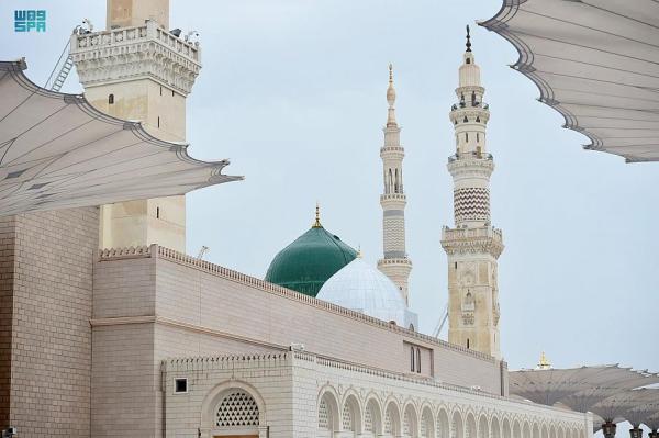 الأجواء الماطرة المميزة ترسم البهجة بالمدينة المنورة