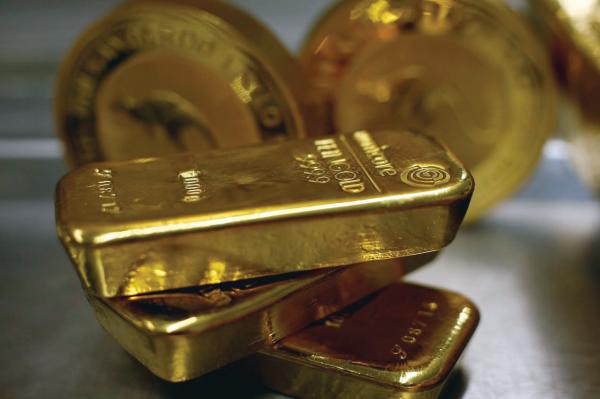 الذهب يرتفع 1 % مدعوما بتراجع الدولار