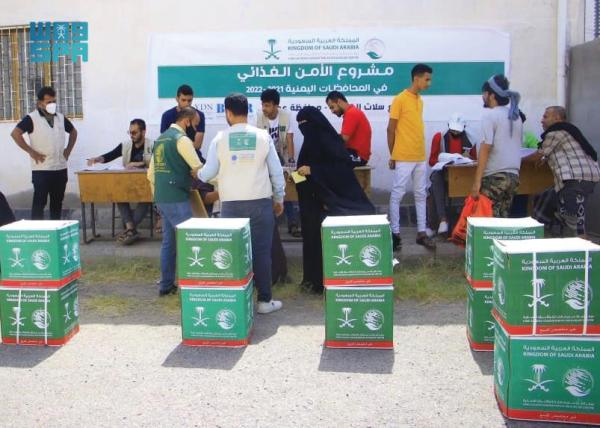323 طن غذاء لمحتاجي مأرب والمهرة وأبين